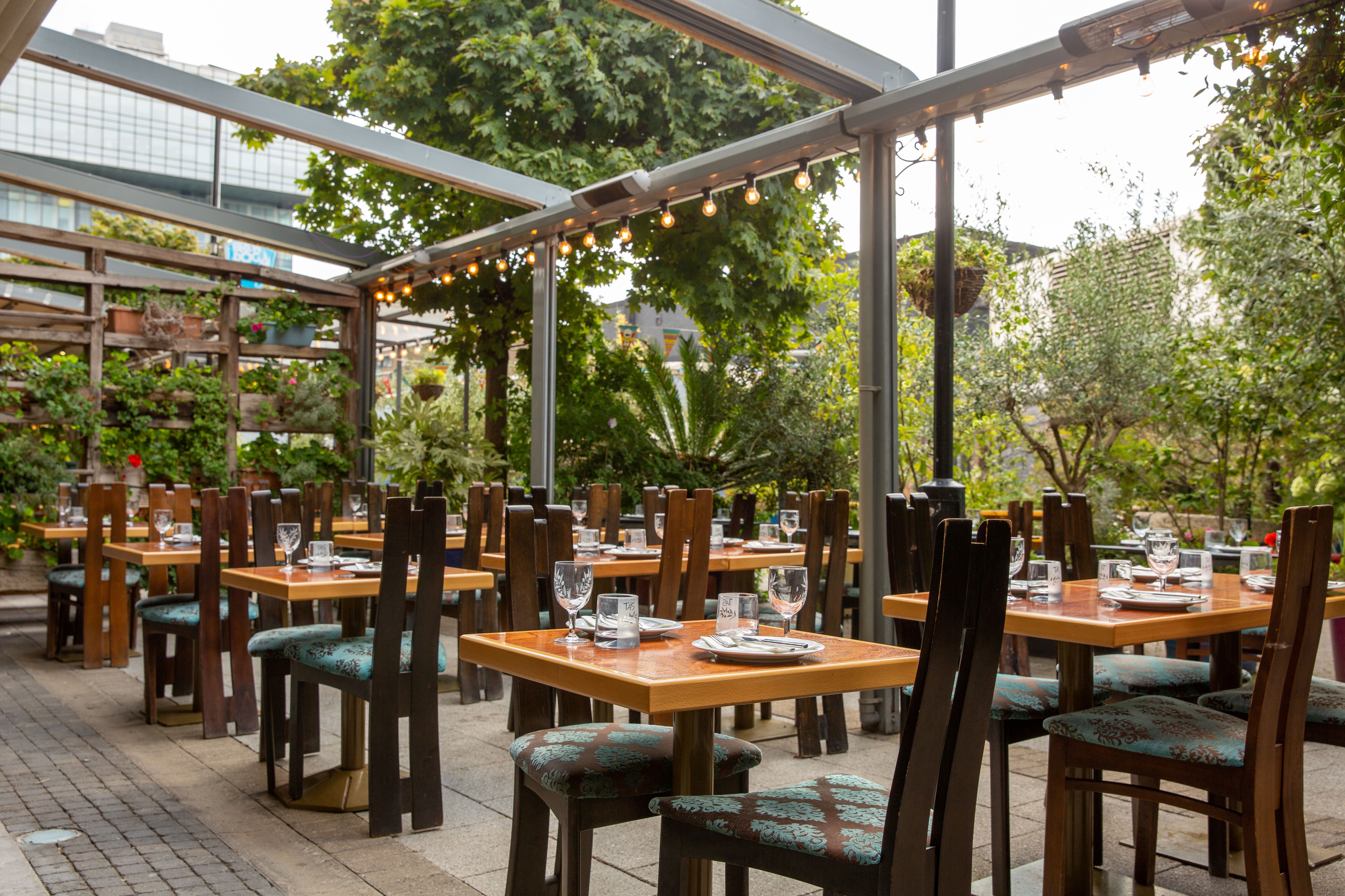 Ev Restaurant Exterior 6