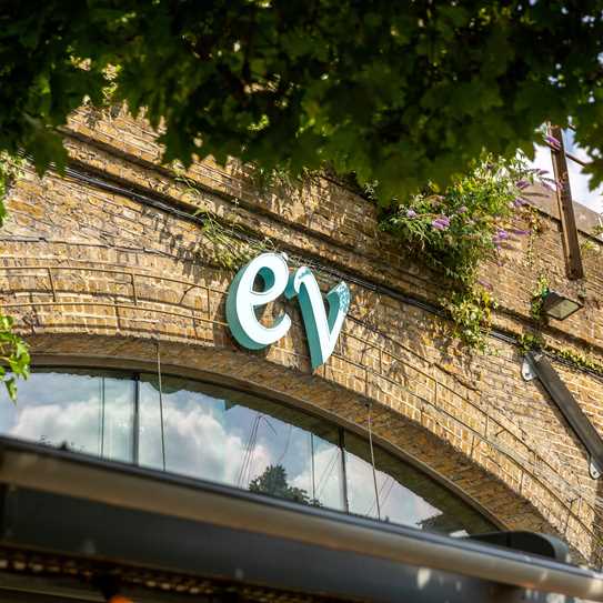 Ev Restaurant Exterior 7